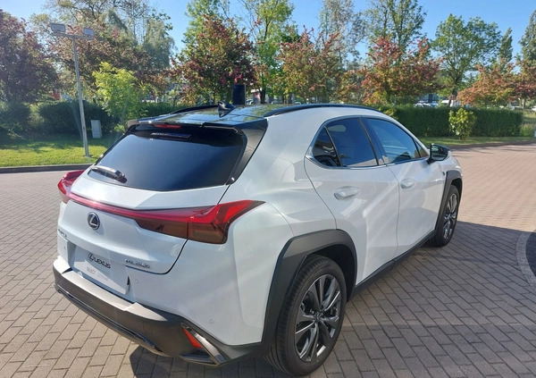 Lexus UX cena 164900 przebieg: 8679, rok produkcji 2022 z Szczecin małe 562